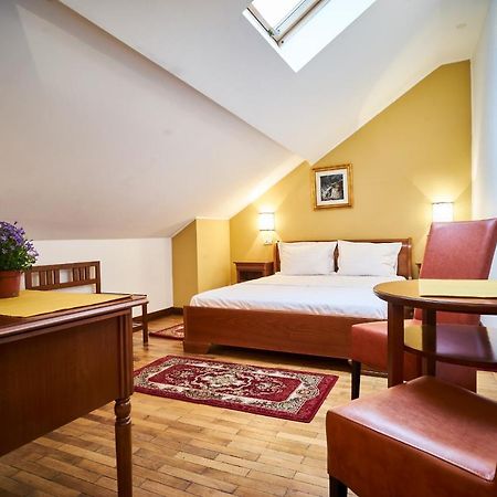 Cozy Attic Room V Bucarest Exterior foto