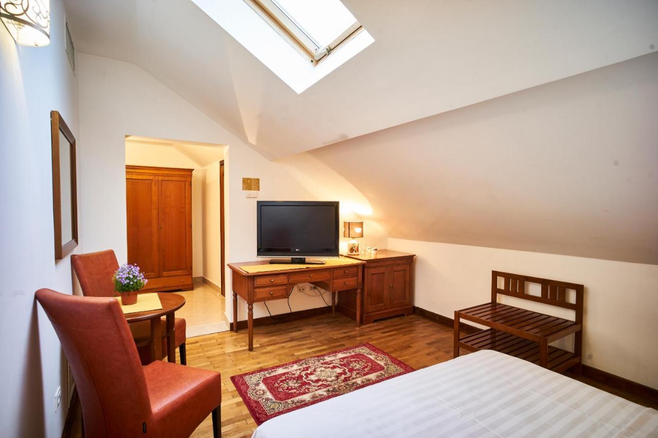 Cozy Attic Room V Bucarest Exterior foto